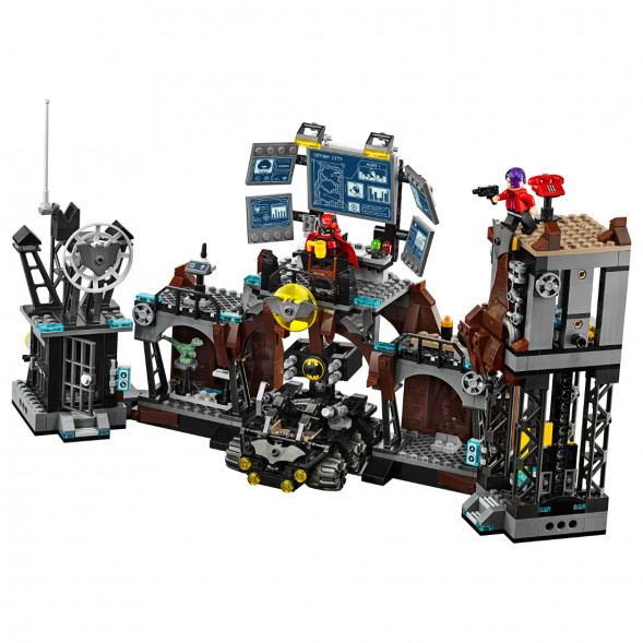 Конструктор LEGO Super Heroes 76122 Вторжение Глиноликого в бэт-пещеру в Твери