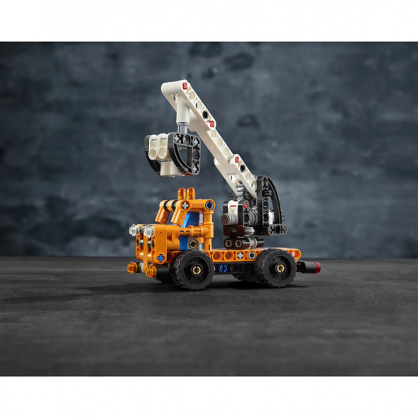 Конструктор LEGO Technic 42088 Ремонтный автокран в Твери