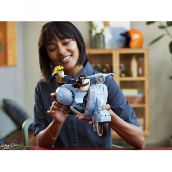 Конструктор LEGO Коллекционные наборы 10298 Vespa 125 в Твери