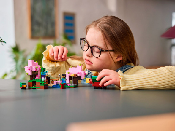 Конструктор LEGO Minecraft 21260 Сад цветущей вишни в Твери