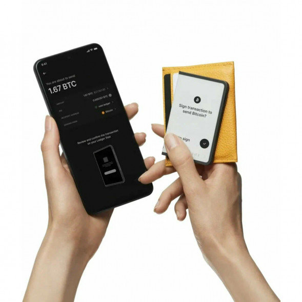 Аппаратный криптокошелек Ledger Stax + чехол Magnet Shell в Твери