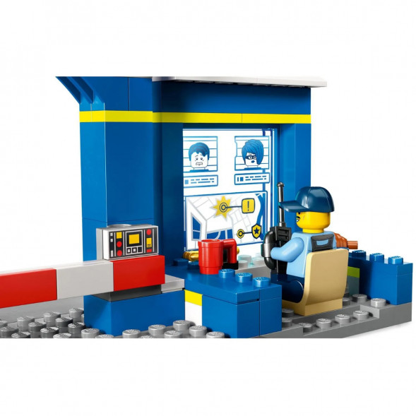 Конструктор LEGO City 60370 Побег из полицейского участка в Твери