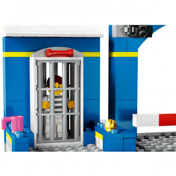 Конструктор LEGO City 60370 Побег из полицейского участка в Твери